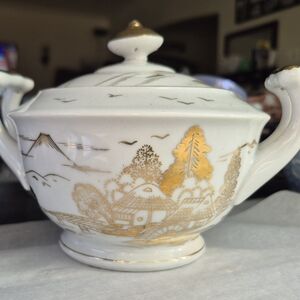 Kutani KUT6 Sugar Bowl &Lid, White/Gold, Vintage, Excellent Condition